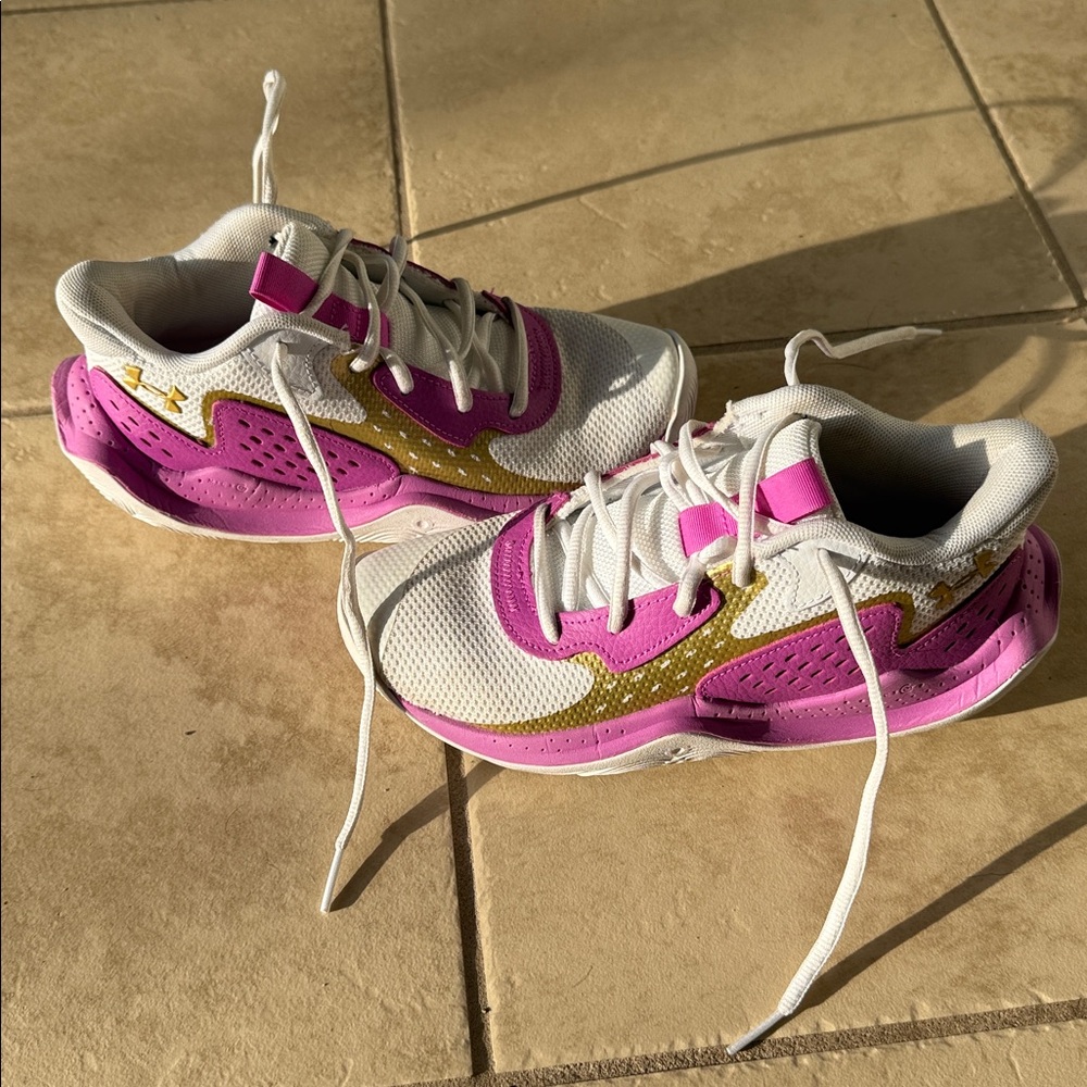 Girls 4 size Under Armour basketball sneakers